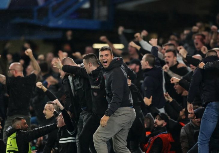 OVOG KOD NAS NEMA, KAO DA SE IGRA U ZAGREBU! Englezi su bili šokirani prizorima sa Stamford Bridgea - evo kako je izgledala GRMLJAVINA BBB-a