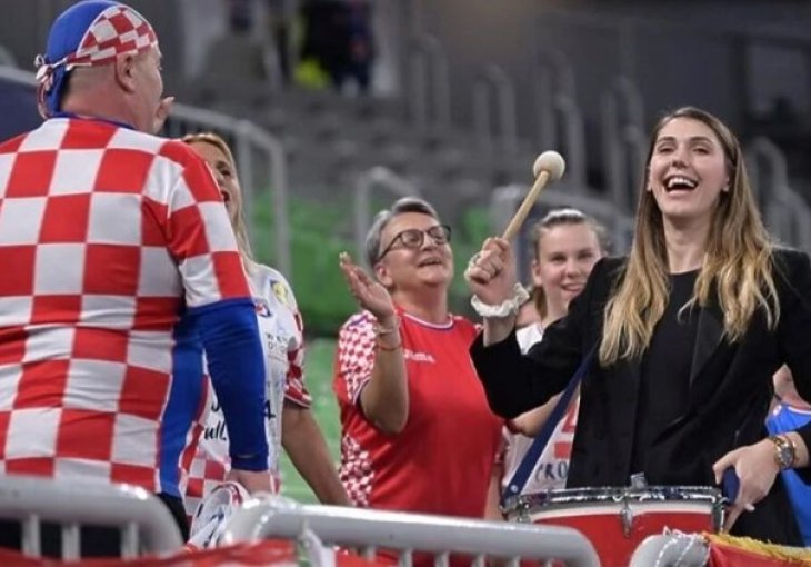 IMA NOVU ULOGU Mostarka Ćamila Mičijević s bubnjem vodila navijanje na utakmici hrvatskih rukometašica
