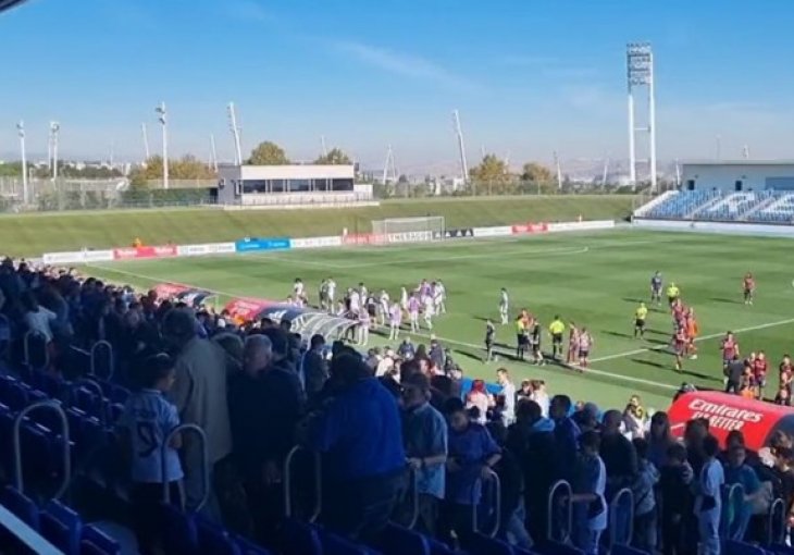 MNOGI ZBUNJENO GLEDALI: Utakmica Realove druge momčadi prekinuta, stadion momentalno evakuiran