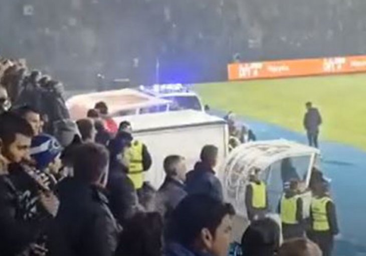Mladić pao s tribine na utakmici Željezničar - Borac: Kolima hitne pomoći odvezen sa stadiona