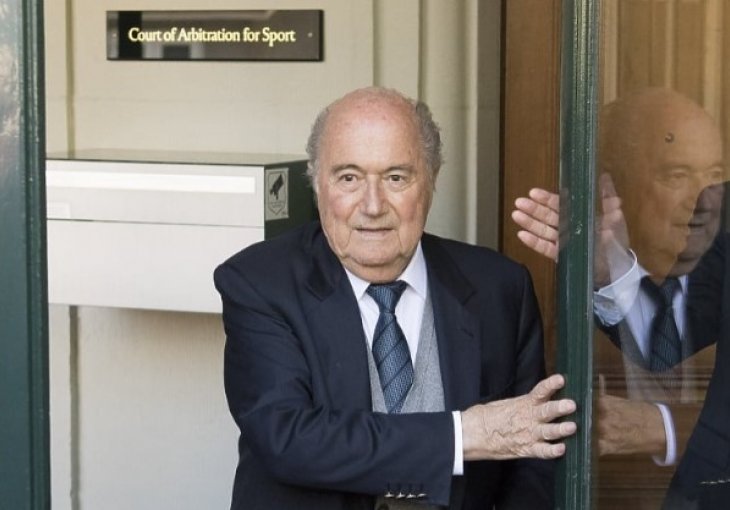 PADAJU MASKE Blatter priznao ko i za koliko novca je naredio da se Svjetsko prvenstvo igra u Kataru
