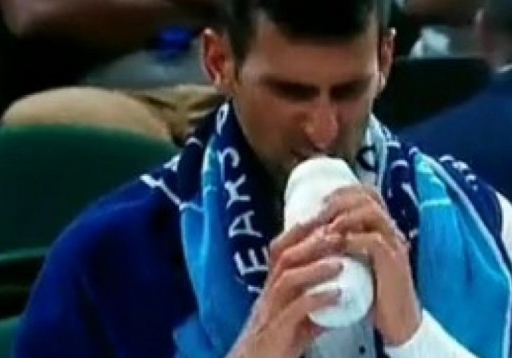 DUH IZ BOCE! Evo šta je Novak Đoković zaista popio tokom meča u Parizu