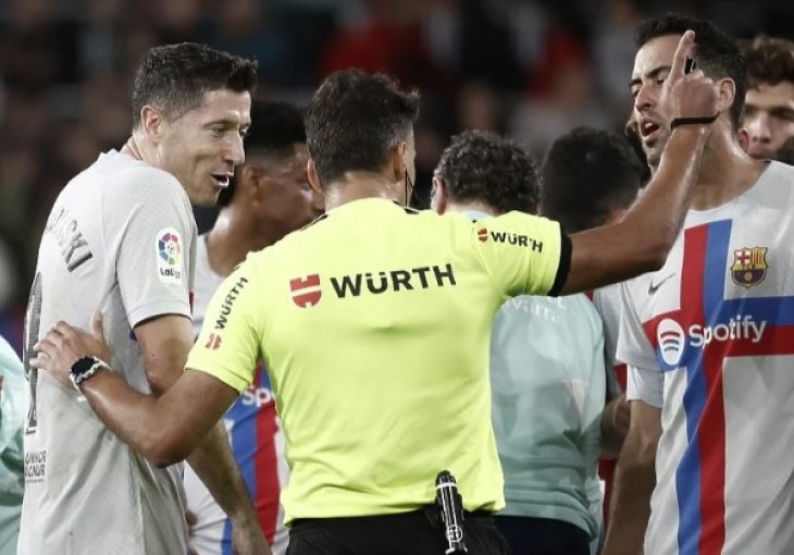 Lewandowski žestoko kažnjen nakon crvenog kartona, kaznu zaradio i penzionisani Pique