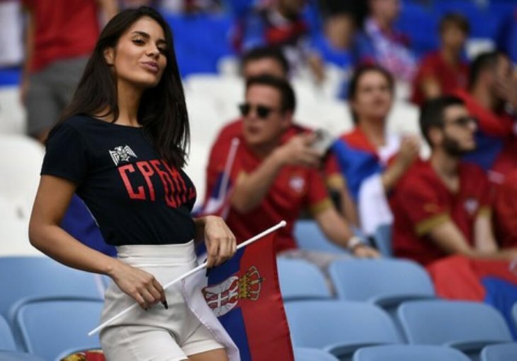 SRPKINJA JE NOVA LARISA RIKELME! Pogledajte djevojku koja je mamila uzdahe na utakmici Srbije! NAJLJEPŠA navijačica Mundijala (FOTO)