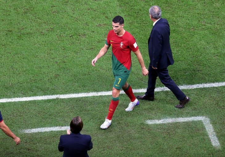 DA LI JE MOGUĆE DA JE RONALDO OVO URADIO?! Ovo je previše čak i za njega! Cijeli svijet se smije Portugalcu zbog ovog snimka (VIDEO)