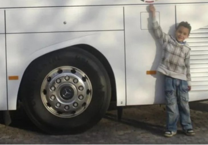 Kao dječak je stao ispred busa i pokazao za koju reprezentaciju će igrati, sada mu se srušio svijet!