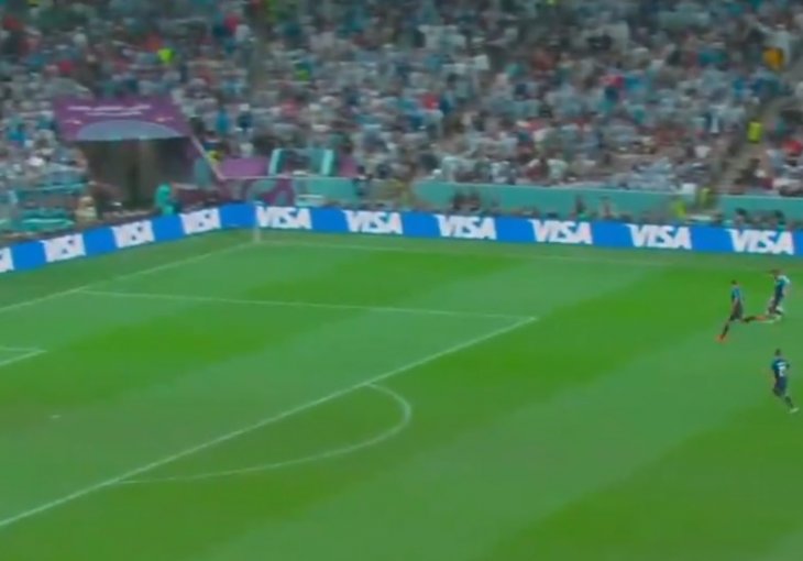 NAJVEĆI IKAD Messi kad uzme loptu, sigurna je kao u sefu: Pogledajte kako je asistirao za treći gol Argentine VIDEO