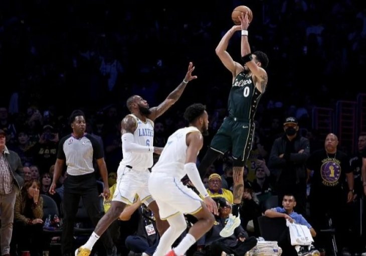 Tatum u najvećem derbiju NBA lige nadigrao LeBrona i donio trijumf Bostonu nad Lakersima