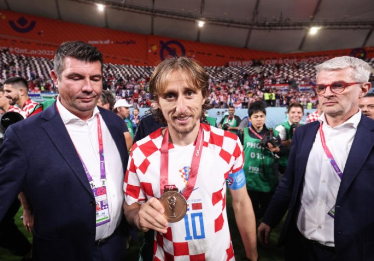 MODRIĆ OBJAVIO FOTOGRAFIJU S DODJELE MEDALJA: Porukom je doveo atmosferu do usijanja u Hrvatskoj