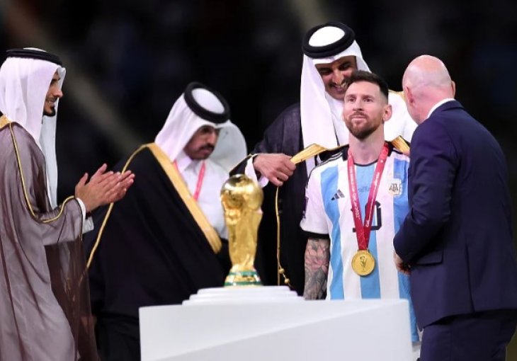 Trener koji radi u Kataru objasnio šta bi se desilo da je Messi odbio šeikov plašt