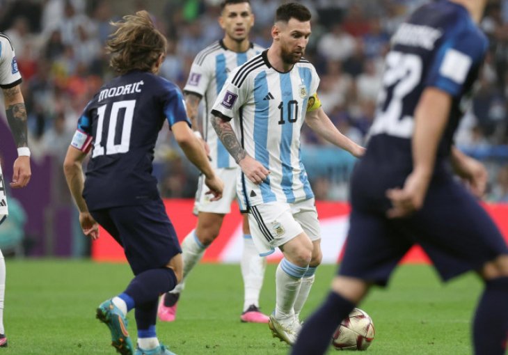 BENZEMA, MESSI I MODRIĆ PREDVODE LISTU IGRAČA KOJIMA UGOVOR ISTIČE NA LJETO: I ostatak popisa je IMPRESIVAN!
