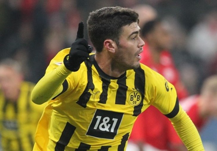 Borussia se sretnim golom u sudijskoj nadoknadi vratila u borbu za titulu