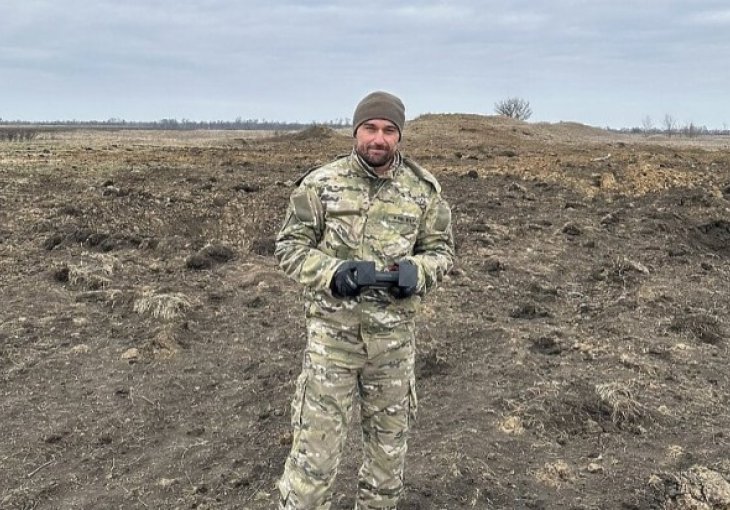 Proslavljeni teniser u ukrajinskoj vojsci dronom baca bombe: 