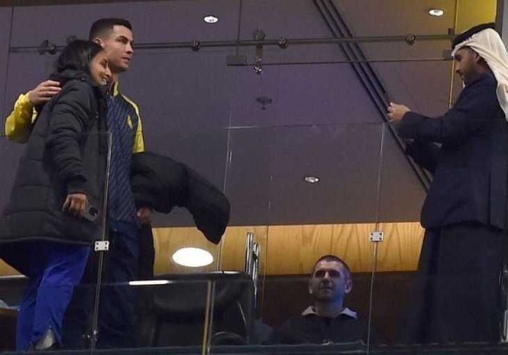 Slika Ronalda i kapitenke izazvala je nove rasprave: Evo u čemu je problem