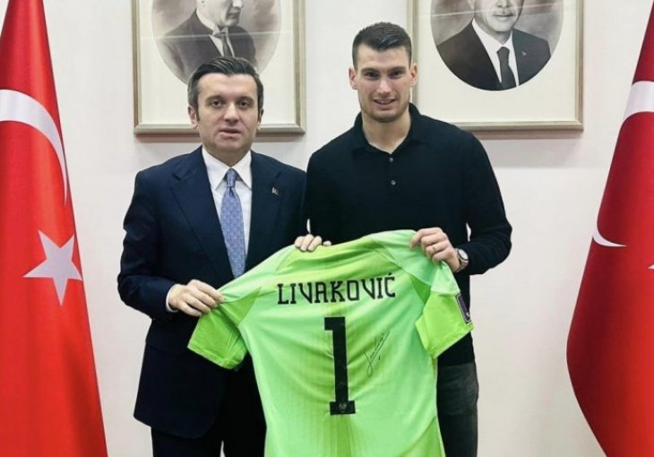 VELIKA GESTA: Livaković donirao dres i rukavice sa SP za žrtve zemljotresa