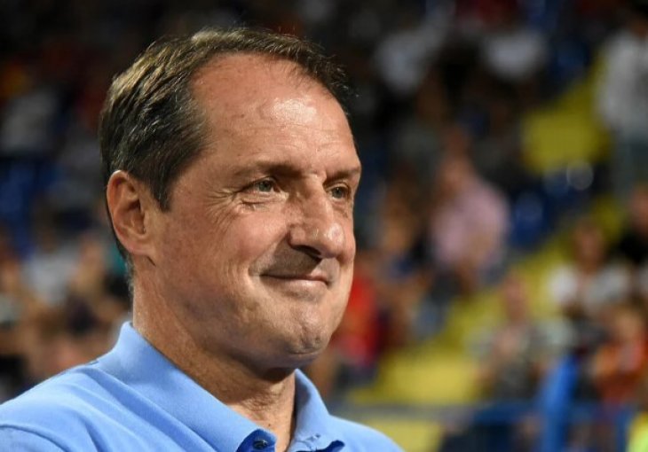 Hadžibegić napravio presedan: Selektor odlučio odgovarati javno na pitanja navijača