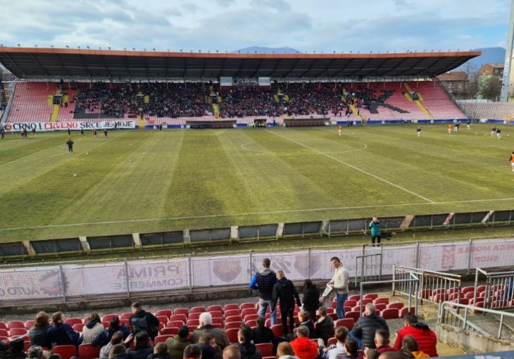 PRED DUEL ČELNIKA I RADNIKA: Pogledajte kako izgleda teren na Bilinom polju