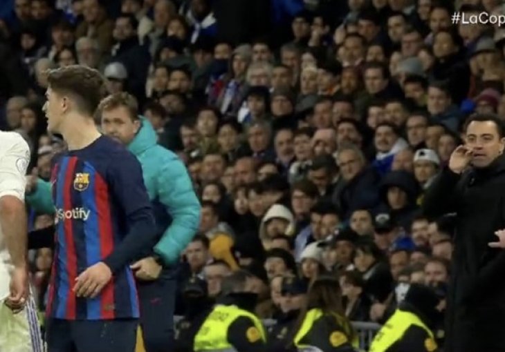 TENZIJE NA MEČU Xavi dobacivao Realovom igraču da je glupan!