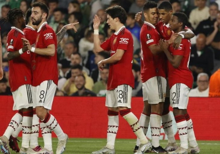Ludnica na Old Traffordu za prolazak Manchester Uniteda u narednu fazu