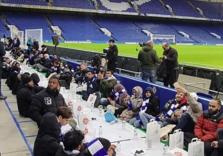 Ezan odjekuje kultnim stadionom u evropskoj metropoli: Iftar na otvorenom!