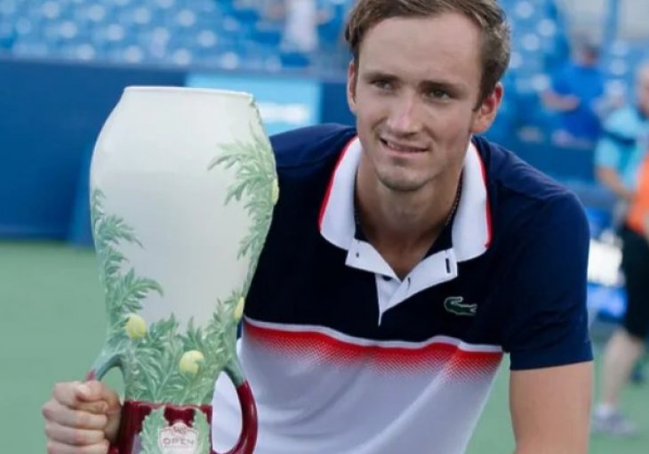 Medvedev nastavio nizati trofeje, a supruga mu je baš ovaj oduzela: Evo koji je razlog