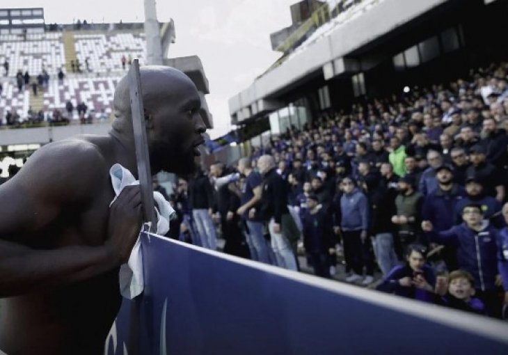 Scena poslije utakmice najbolje pokazuje na šta je spao Lukaku!