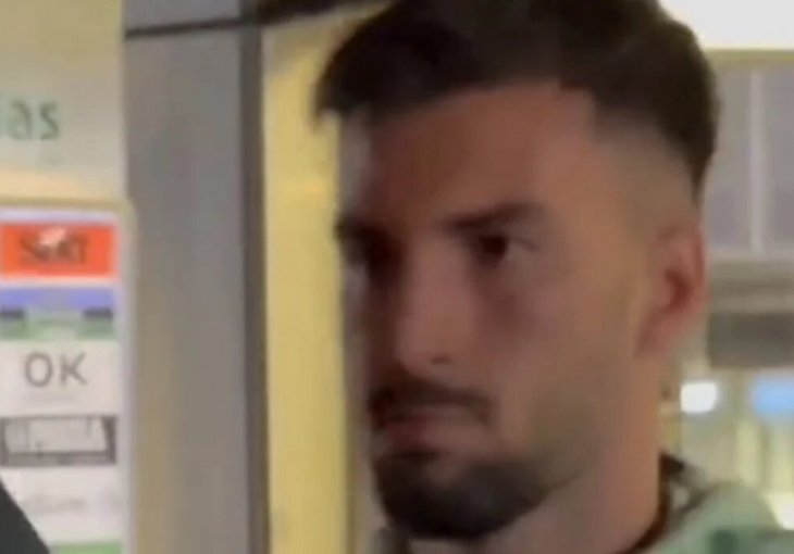 POSLJEDICE NOKAUTA JASNO SU VIDLJIVE NA LICU IGRAČA VILLAREALA, A ON U ŠOKU KAŽE: 