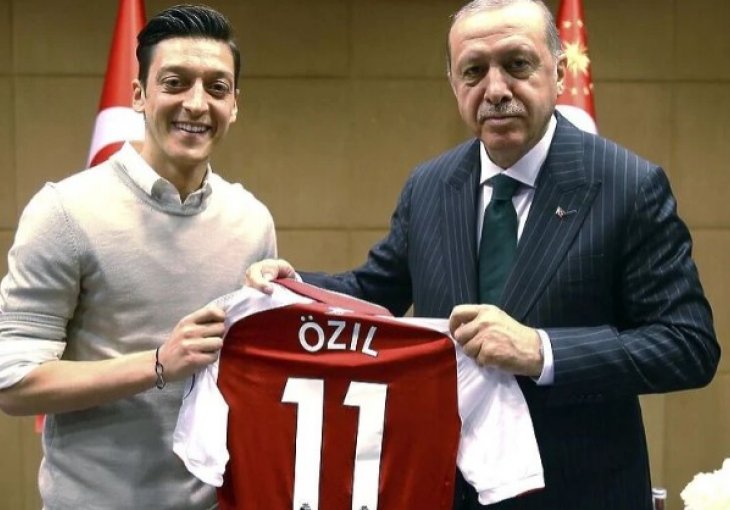 Mesut Özil se oprostio od fudbala, ali ima druge velike planove: Ovo je pravac kojim će krenuti!