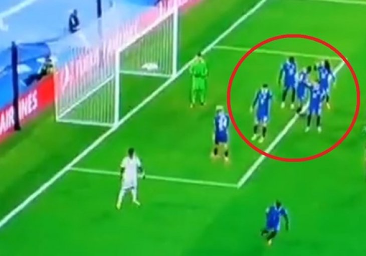 Chelseajev igrač od 80 miliona eura čita poruku dok Real zabija za 2:0