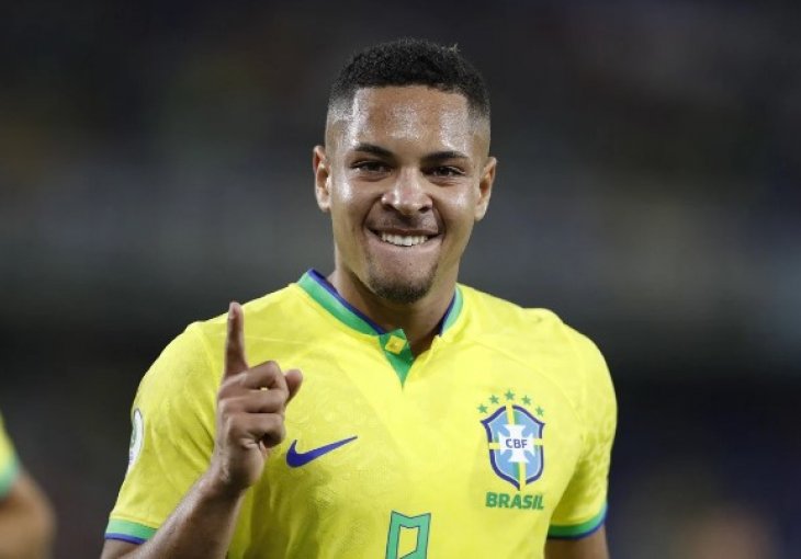 Pravi Ronaldo je oduševljen njim, zovu ga brazilskim Aguerom, a posrnuli velikan ga krade Barci!