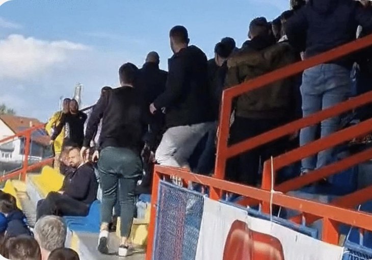 Igrač i golman Modriče dobili crvene kartone, a zatim krenuli u obračun sa gostujućim navijačima!