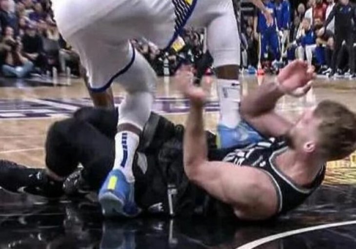 Najgrublji NBA košarkaš divljački udario Sabonisa u prsa, prijeti mu nova kazna