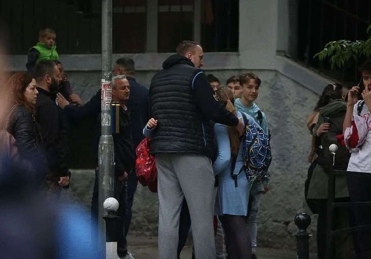 Srbijanski košarkaš tješio kćerkicu ispred škole u kojoj je počinjen masakr!