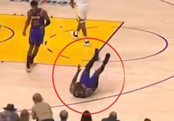 Lebron krajem prvog poluvremena misteriozno pao: U drugom postigao samo dva poena