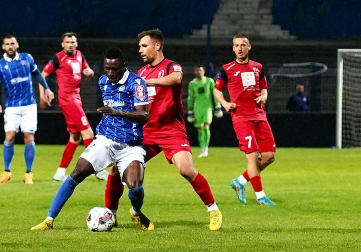 ŽELJEZNIČAR SAVLADAO VELEŽ: Plavi do pobjede sumnjivim golom