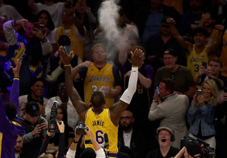 CURRY NIJE MOGAO SAM Lakersi izbacili aktuelne prvake, gledat ćemo veliki okršaj Jamesa i Jokića u finalu Zapada