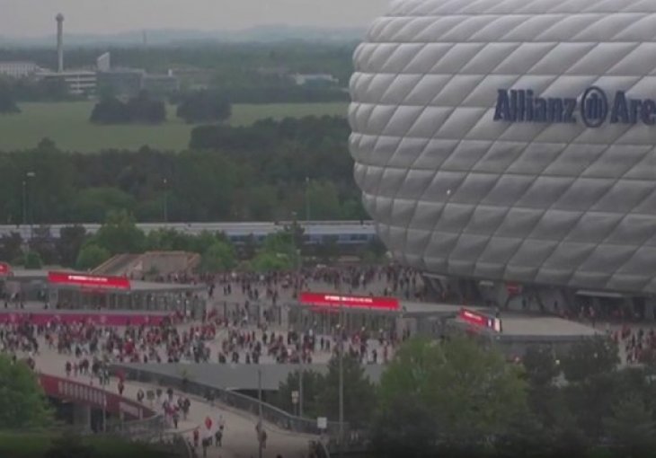 Hiljade navijača Bayerna otišlo sa stadiona prije kraja debakla!