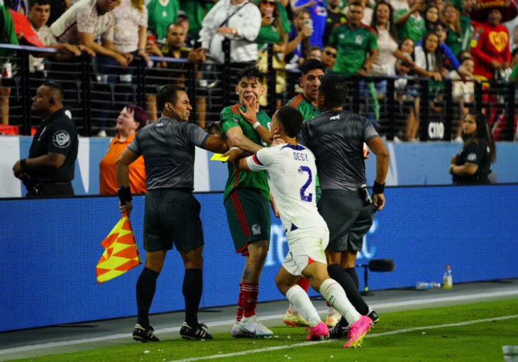 Potpuni haos: Sukob igrača SAD i Meksika, četiri crvena kartona…