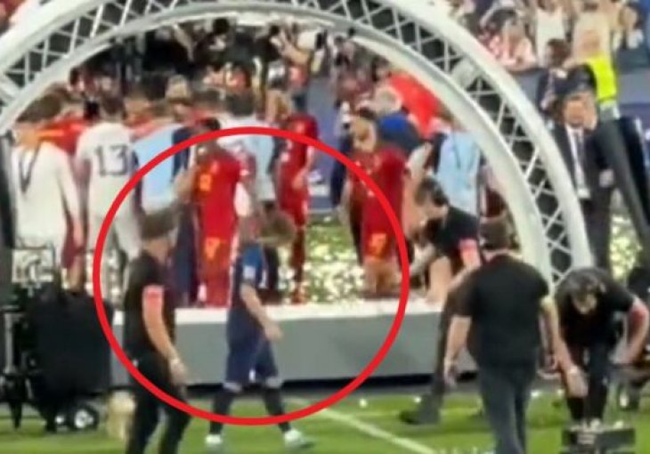 Snimka koja slama srce: Španci slave, a pogledajte šta radi Modrić u pozadini