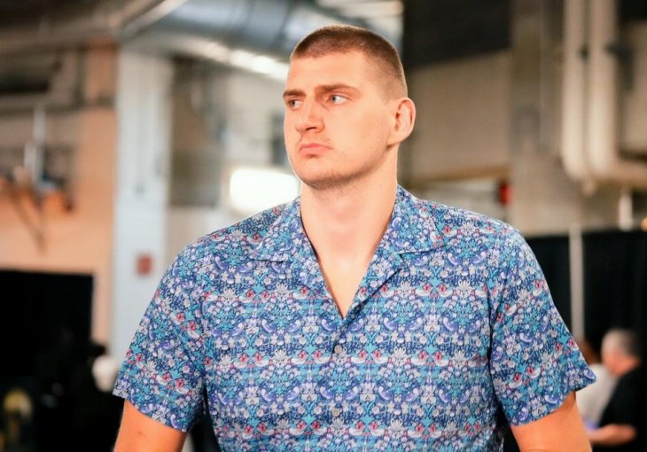 JOKIĆ SA KAJLOM OKO VRATA POZIRAO ISPRED LUKSUZNOG AVIONA! Poznati milijarder ispunio obećanje