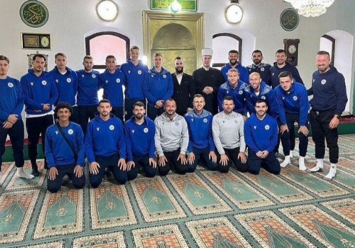 Nogometaši Željezničara i članovi prvog tima klanjali bajram-namaz na pripremama u Srbiji: Tu je i čestitka