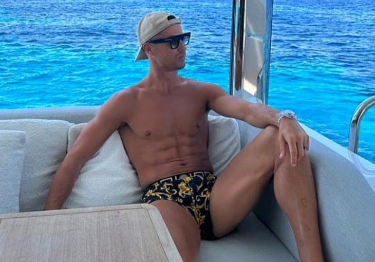 Ronaldo objavio fotografiju, navijači ga prozivali zbog bizarnog detalja!