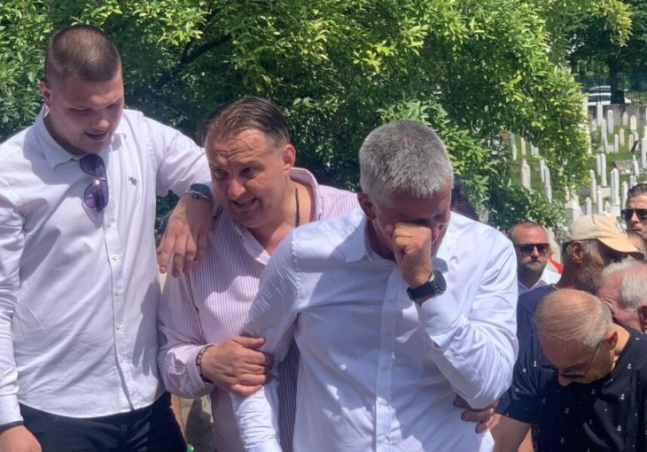 KLANJANA DŽENAZA LEGENDI BH. I JUGOSLOVENSKOG FUDBALA: Brat Husref nije mogao sakriti suze