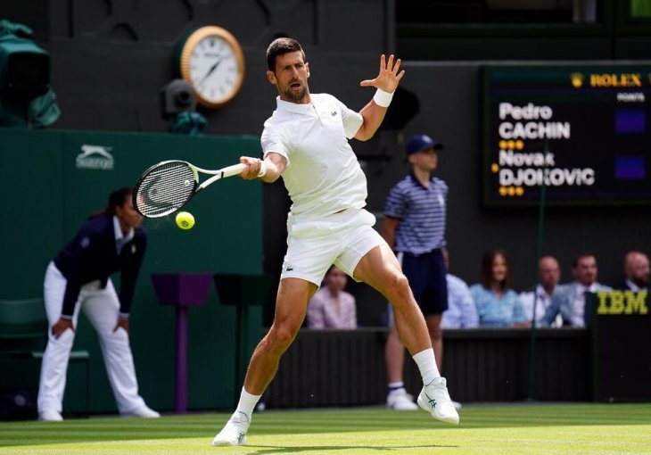 Đoković na Wimbledonu igra u posebnim patikama: Evo šta je nosio