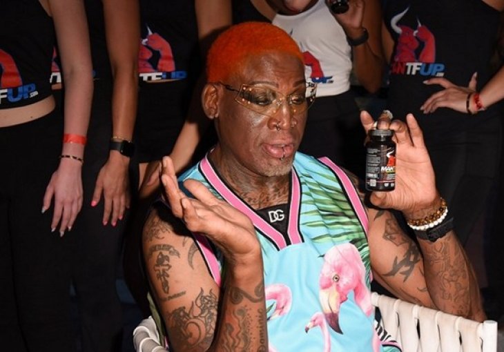 Rodman ima novi izgled. Tetovirao je portret djevojke na obraz!