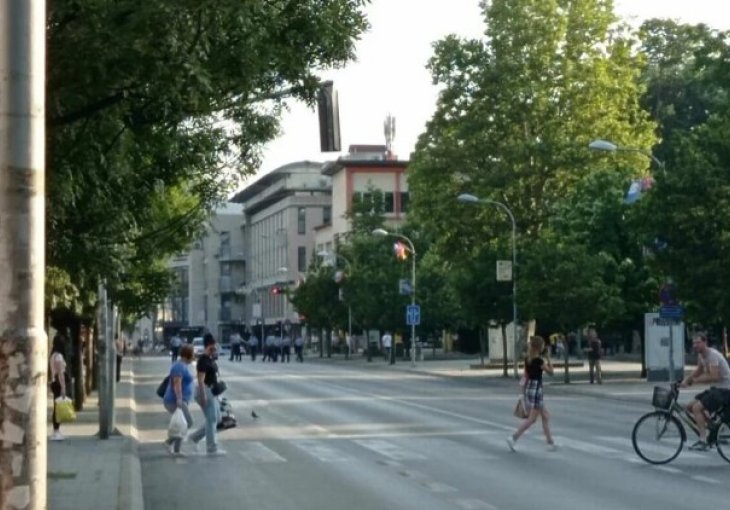 Haos u centru Banje Luke: Sukobili se navijači Borca i Crvene Zvezde, policija na ulicama