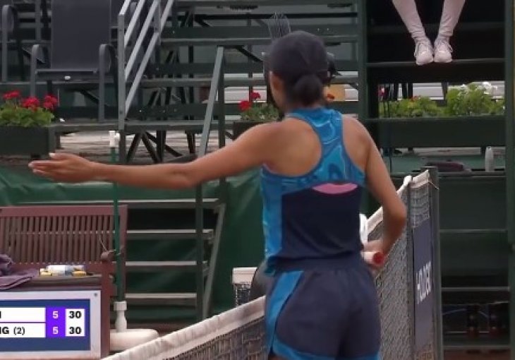 Užasne scene na teniskom terenu: Igračica poludjela zbog nesportskog poteza protivnice, ali i reakcije sudija VIDEO