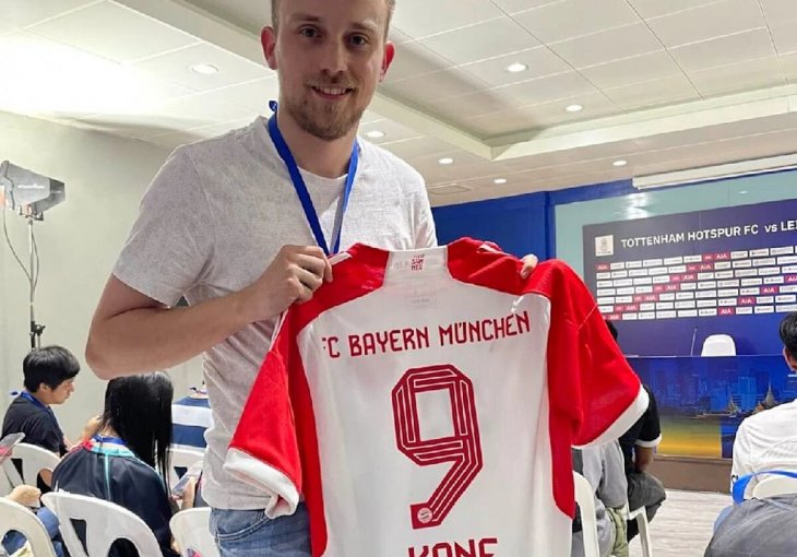 TRENER SPURSA JE PROBLIJEDIO MOMENTALNO: S Bayernovim dresom Harryja Kanea izazvao pomutnju na press konferenciji Tottenhama