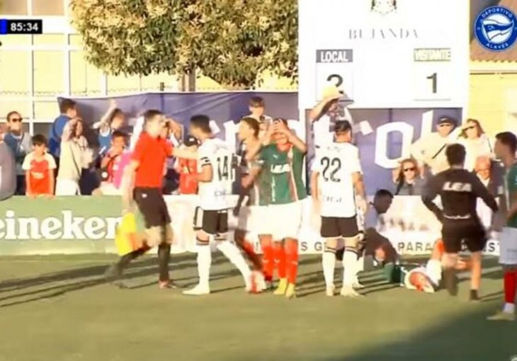 KRVNIČKIM STARTOM POLOMIO NOGU SINU DIJEGA SIMEONEA! Horor scena na terenu: Previjao se od bolova, igrači se hvatali za glavu! (VIDEO)