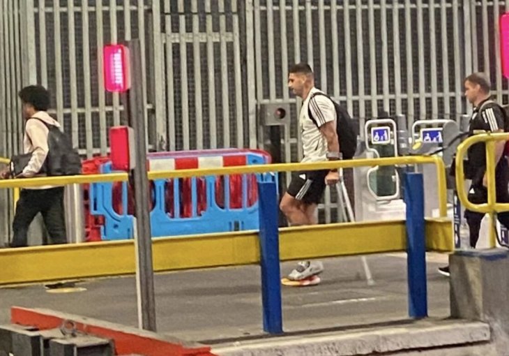 UŽASNE VIJESTI: Mitrović na štakama napustio stadion, propada transfer u Saudijsku Arabiju! Ali to nije ono najgore po Srbina